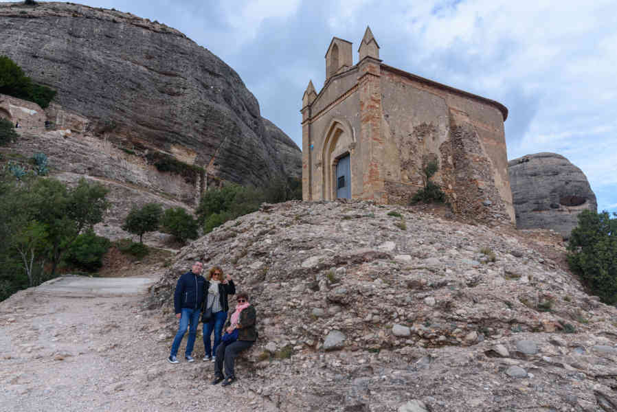 505 - 2022-11-15 - Barcelona - parc natural de la Muntanya de Montserrat - ermita de Sant Joan - Margarita - Catherine y Philippe.jpg